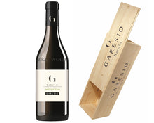 Carica l'immagine nel visualizzatore di Gallery, Bottiglia di Magnum di Barolo del comune di Serralunga d'Alba del 2014 di Garesio con cofanetto di legno Magnum. Vitigno Nebbiolo. Eccellente vino rosso delle Langhe, Piemonte.